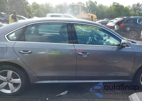 2015 Volkswagen Passat 1.8T Limited Edition из США, поврежденный, VIN 1VWAT7A36FC102601